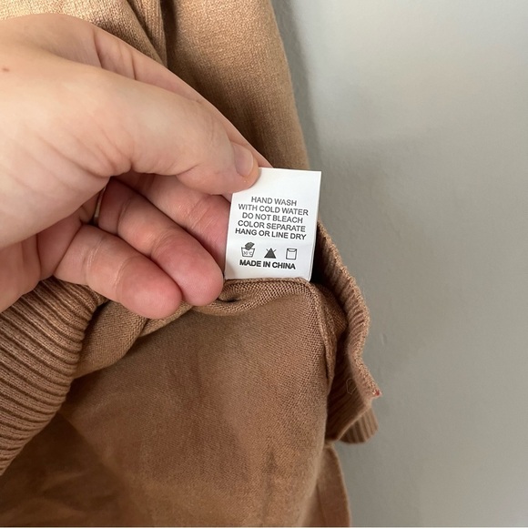 Dreamers V-Neck Tan Long Sleeve Sweater Small/Medium - Picture 5 of 6
